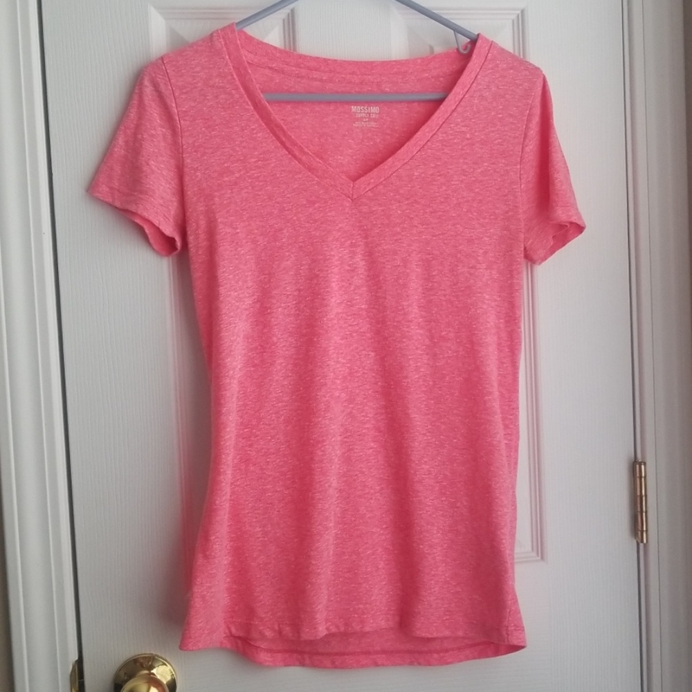 💕👕Small Coral Pink V-Neck Mossimo Shirt